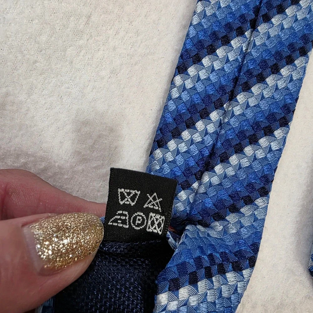 Thomas Pink London Blue Woven Geometric Silk Tie Made in Morocco Striped Mens